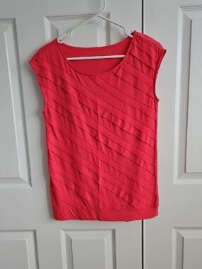Ann Taylor LOFT Ruffled Tee Shirt Small